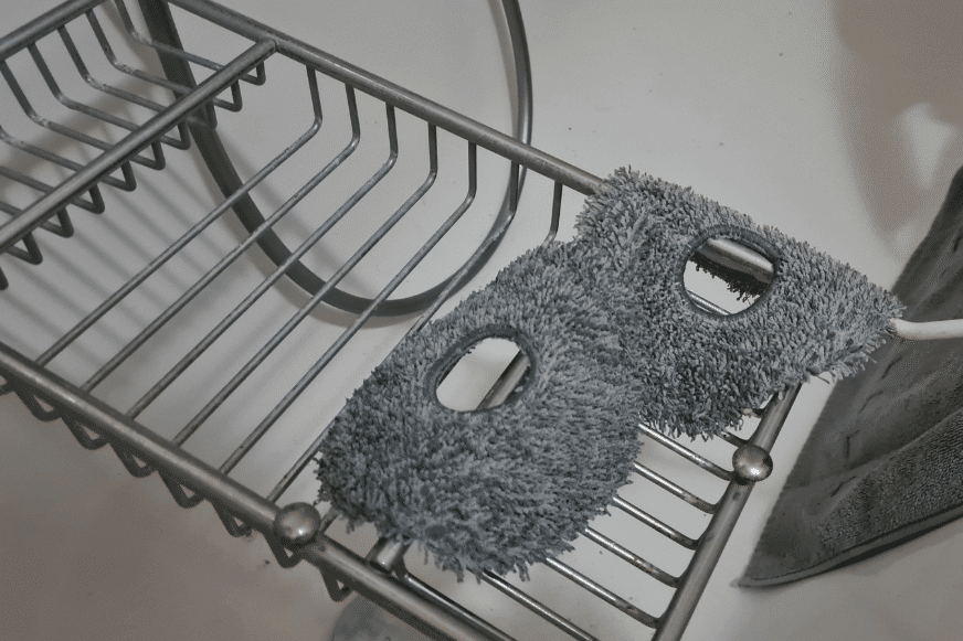 Die Wischpads werden nach erfolgter Wohnungsreinigung zum Trocknen hingelegt.